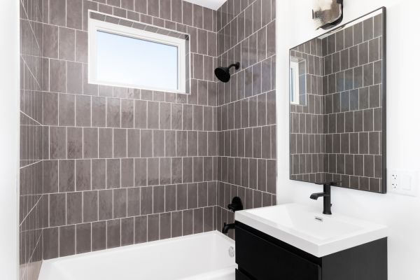 Shower Window Repair in Blue Springs